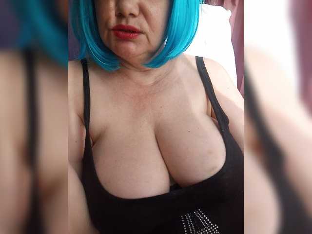 HairyStepMom live cam preview