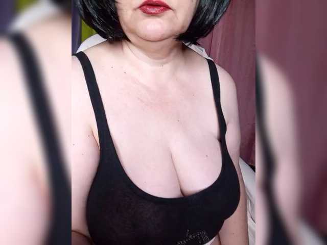 HairyStepMom live cam preview