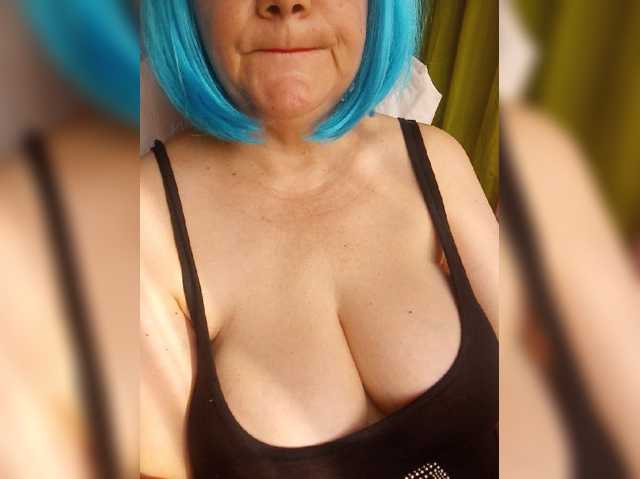 HairyStepMom live cam preview
