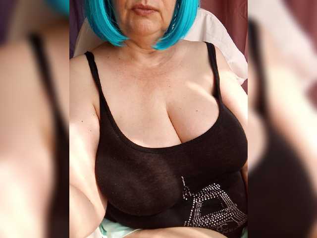 HairyStepMom live webcam show
