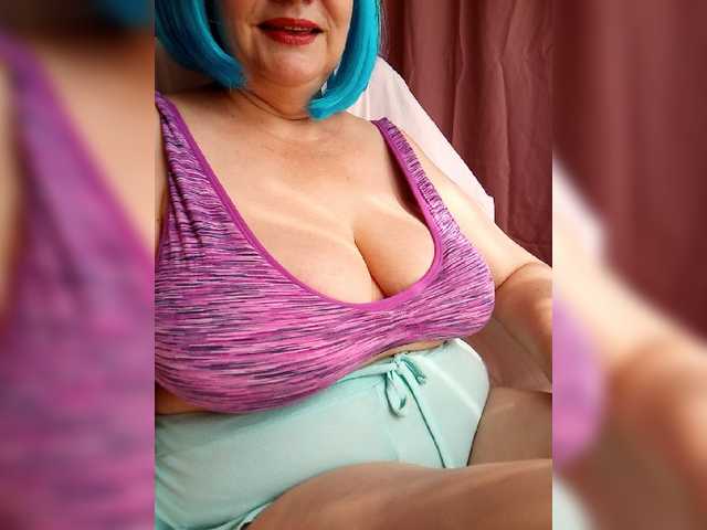 HairyStepMom live webcam show