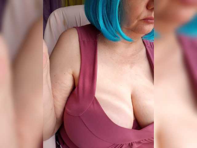 HairyStepMom live webcam show