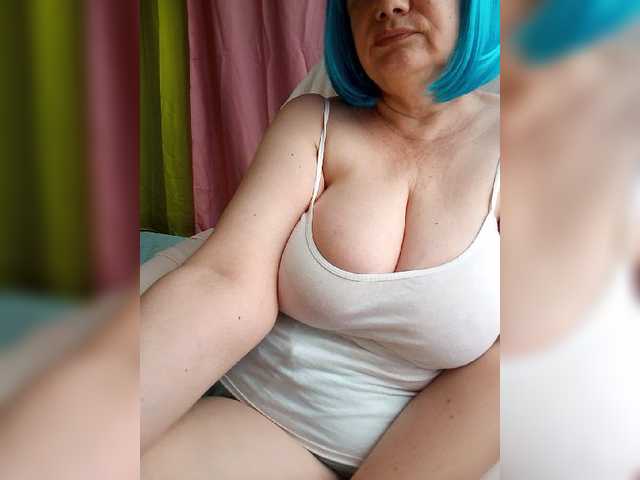 HairyStepMom live webcam show