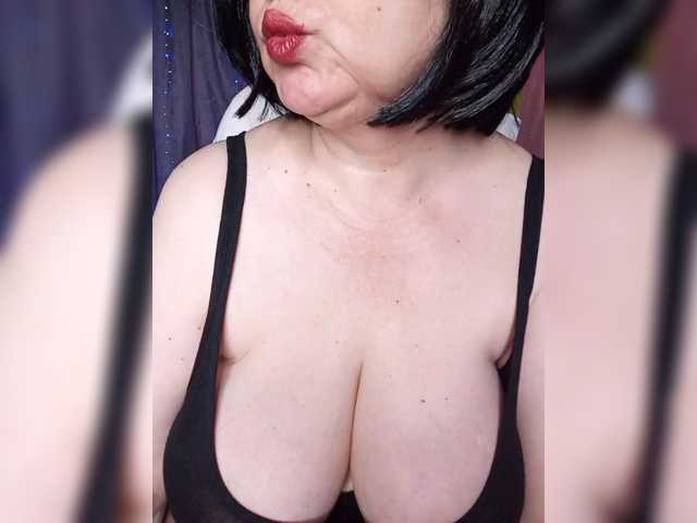 HairyStepMom live cam preview