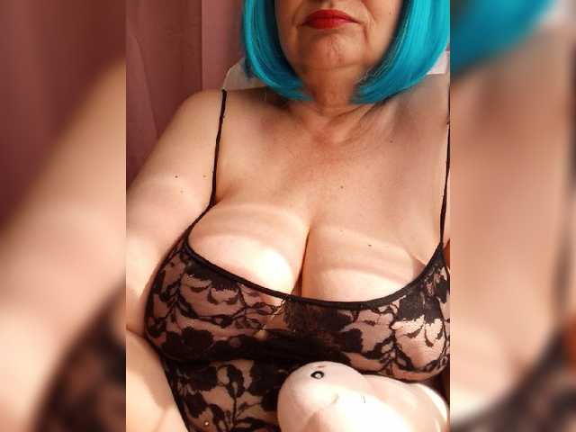 HairyStepMom live cam on BongaCams