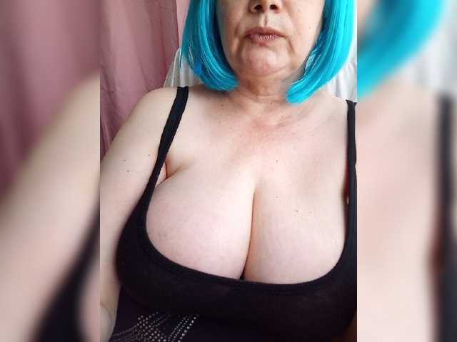 HairyStepMom live cam on BongaCams