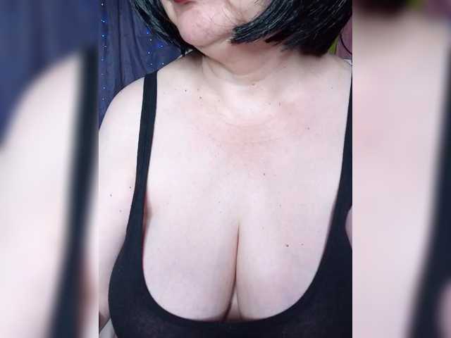 HairyStepMom live cam preview