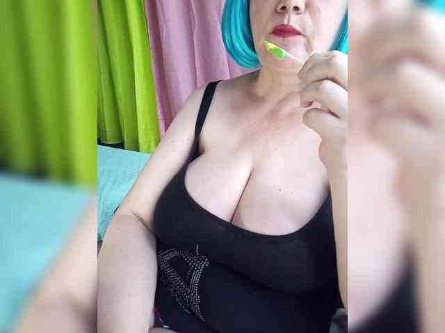 HairyStepMom webcam