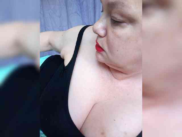 HairyStepMom webcam
