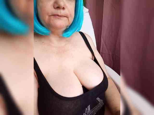 HairyStepMom webcam