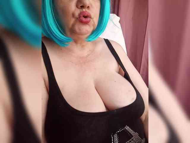 HairyStepMom webcam
