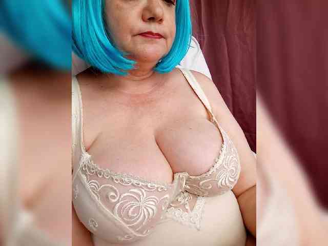 HairyStepMom webcam