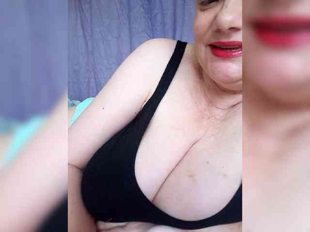 HairyStepMom webcam