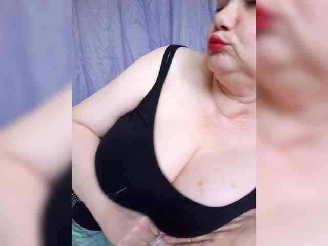 HairyStepMom webcam