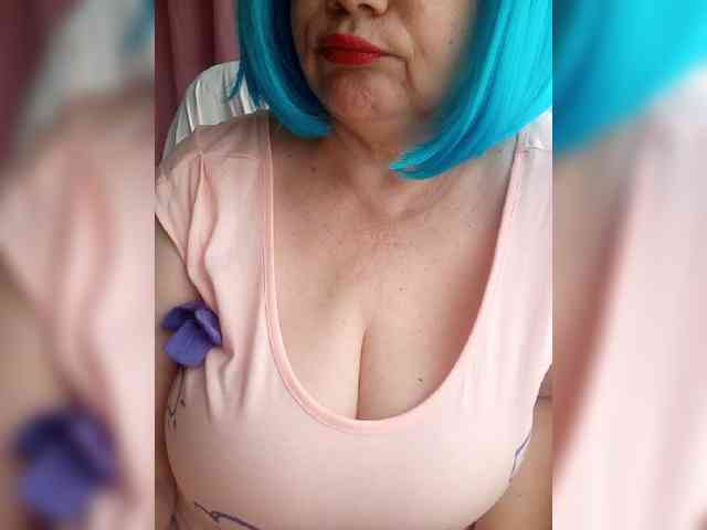 HairyStepMom webcam