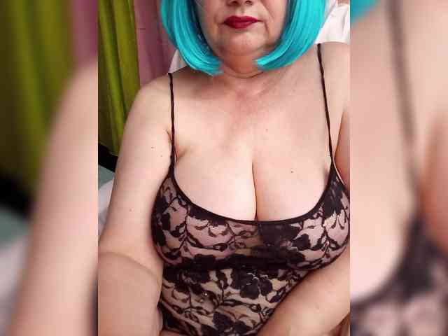 HairyStepMom webcam