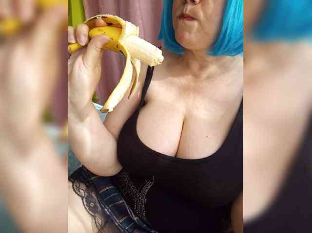 HairyStepMom webcam