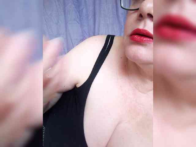 HairyStepMom webcam