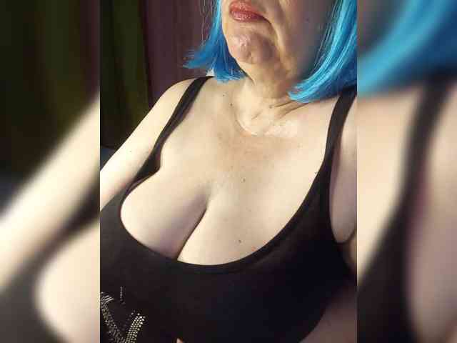 HairyStepMom webcam