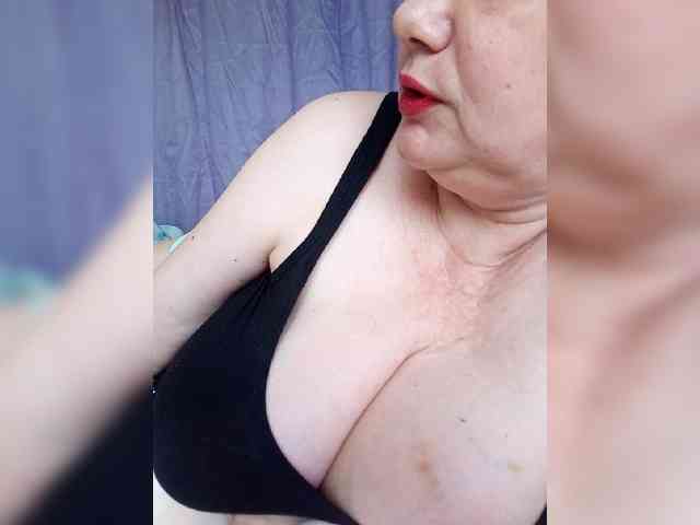 HairyStepMom webcam