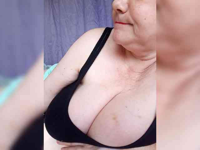 HairyStepMom webcam