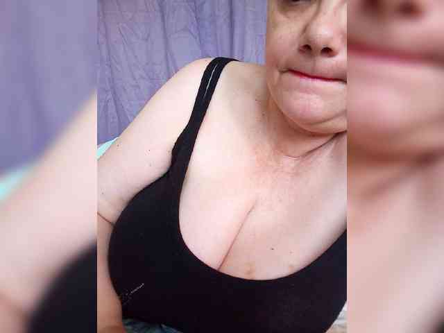 HairyStepMom webcam