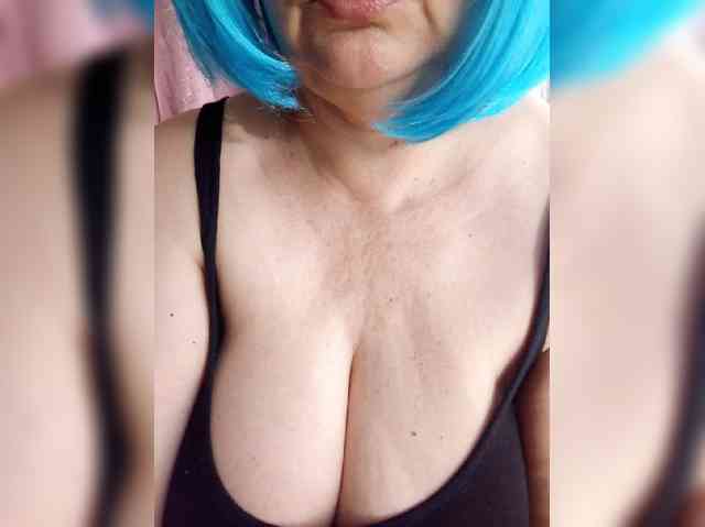 HairyStepMom webcam