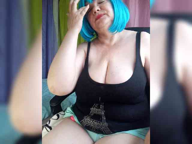 HairyStepMom webcam