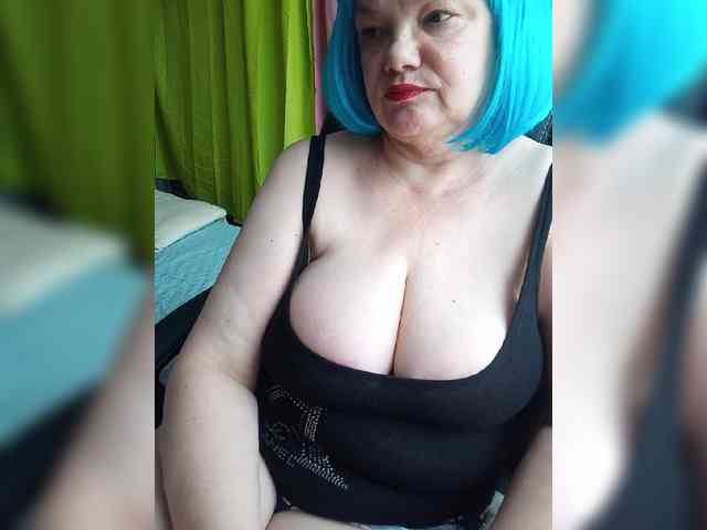 HairyStepMom webcam