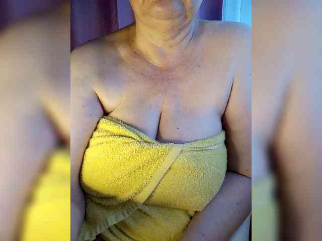 HairyStepMom webcam