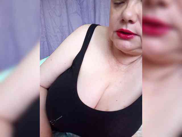 HairyStepMom webcam