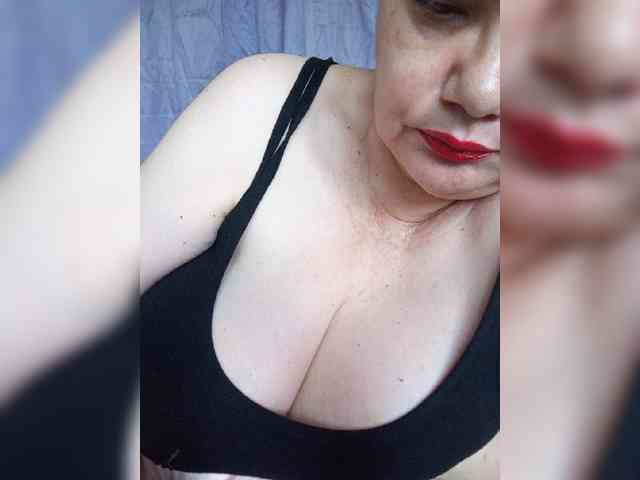 HairyStepMom webcam