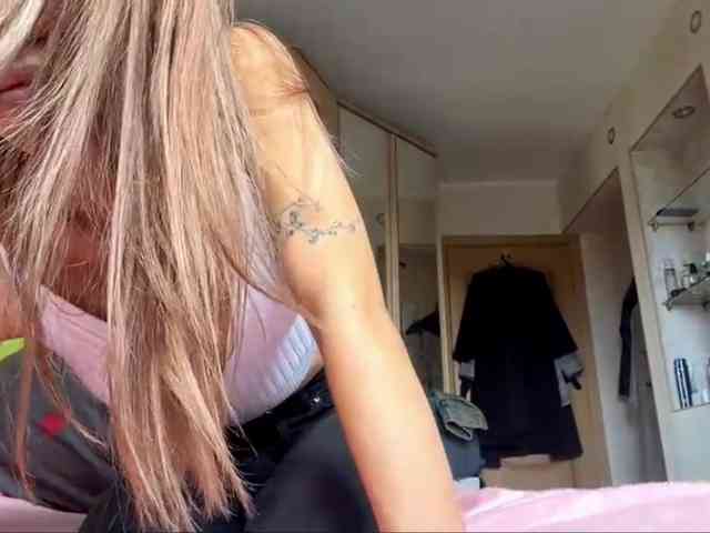 ChariseSchonhardt webcam