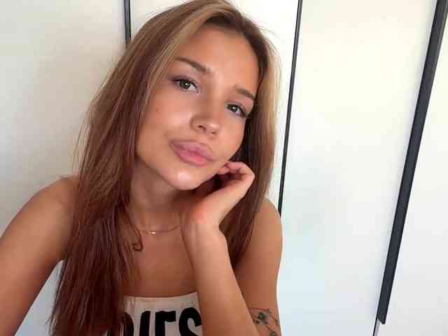 ChariseSchonhardt webcam