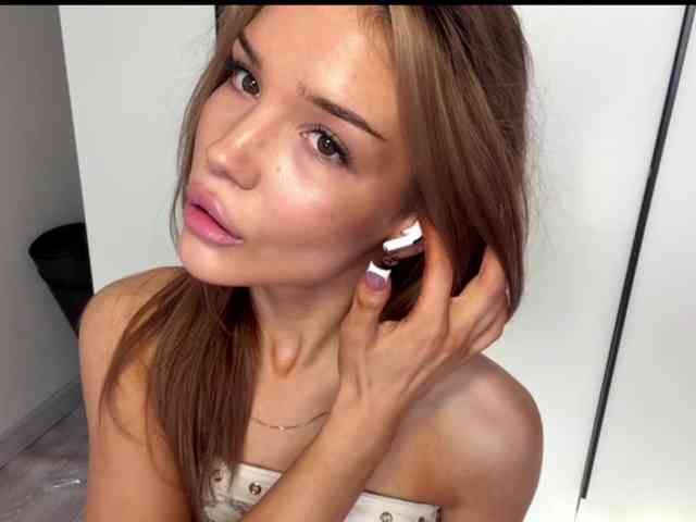 ChariseSchonhardt ChariseSchonhardt