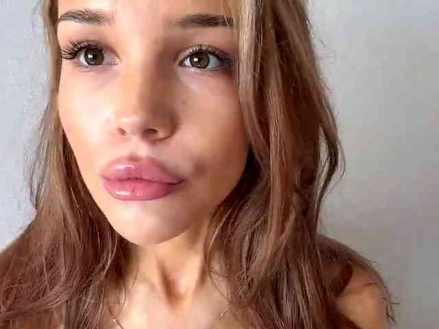 Model: ChariseSchonhardt