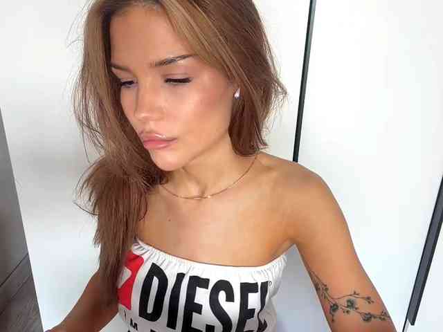 ChariseSchonhardt webcam