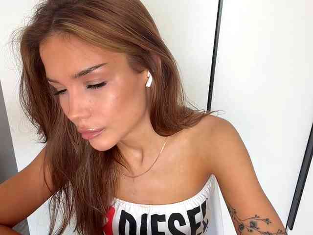 ChariseSchonhardt webcam