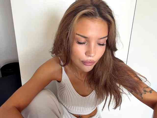 ChariseSchonhardt ChariseSchonhardt