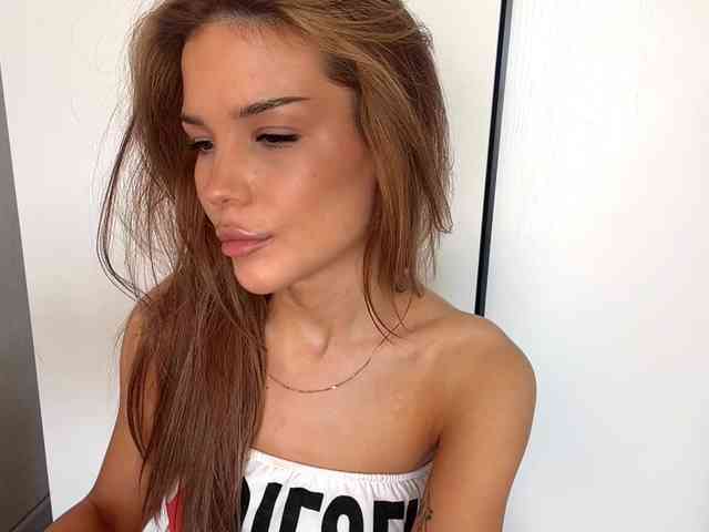 ChariseSchonhardt webcam