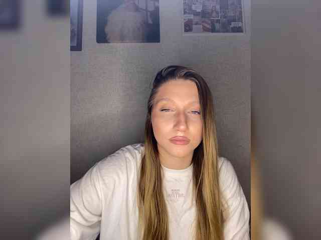 KamilaVan webcam