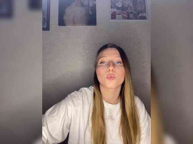 KamilaVan webcam