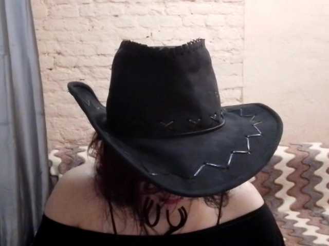 FinnyMonson live cam on BongaCams