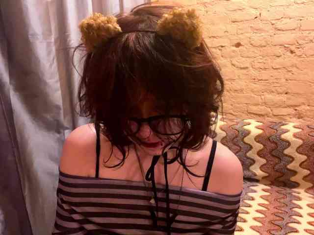Model: MilaRoshen
