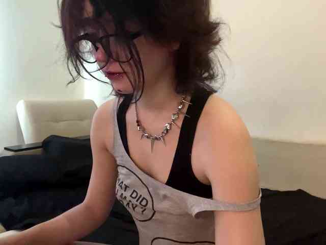 MilaRoshen webcam