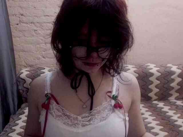 Model: MilaRoshen