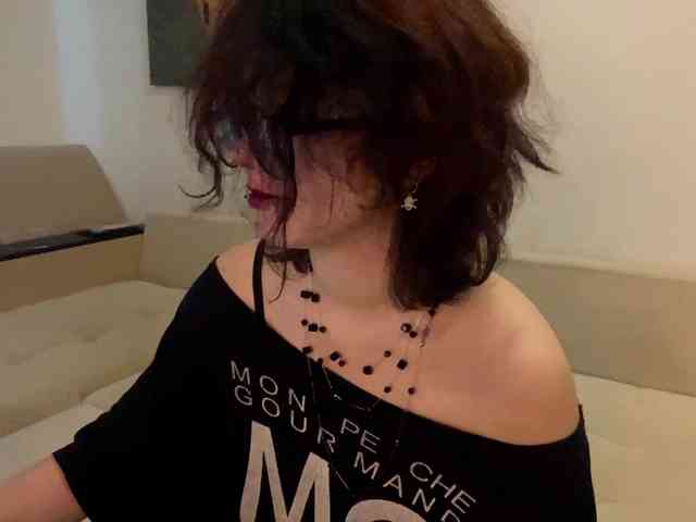 MilaRoshen webcam