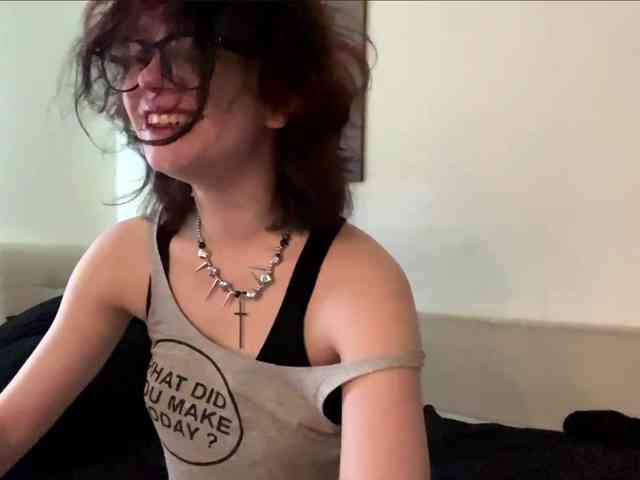 MilaRoshen webcam