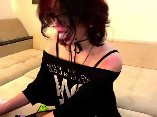 Model: MilaRoshen