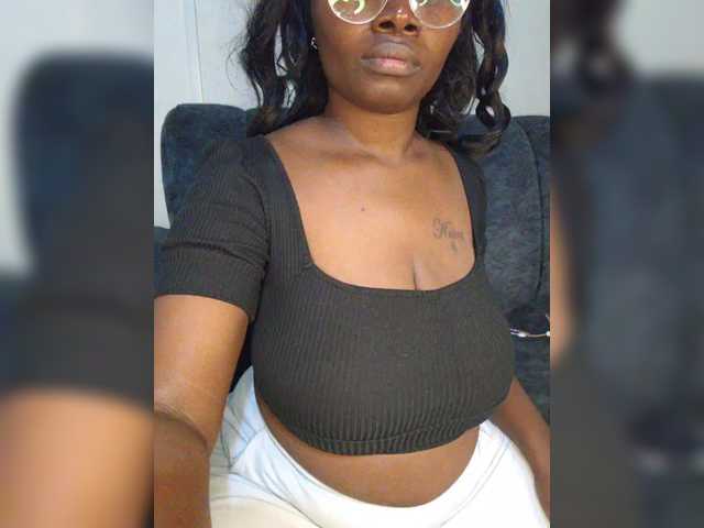 Irresistiblepookie live cam on BongaCams